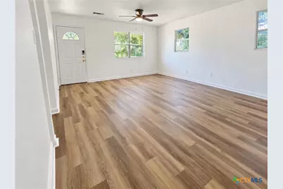 324 W Avenue C, Belton, TX 76513 - Photo 8