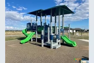 110 Carmine Avenue, Port Lavaca, TX 77979 - Photo 2