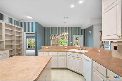 307 Willow Way, Victoria, TX 77904 - Photo 16