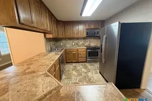 127 Hillcrest Dr, Luling, TX 78648 - Photo 8