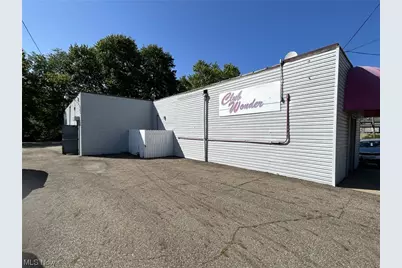 988 W Bowery Street, Akron, OH 44307 - Photo 2