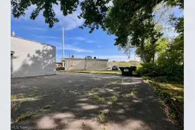 988 W Bowery Street, Akron, OH 44307 - Photo 16