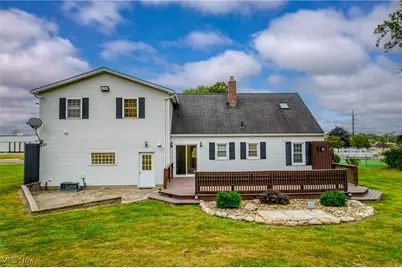 25 S Van Buren Avenue, Barberton, OH 44203 - Photo 2