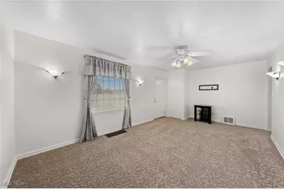 25 S Van Buren Avenue, Barberton, OH 44203 - Photo 4