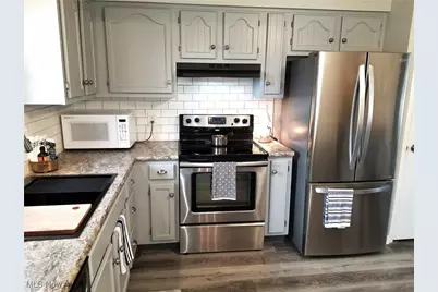 109 Meadowfield Court, Elyria, OH 44035 - Photo 8