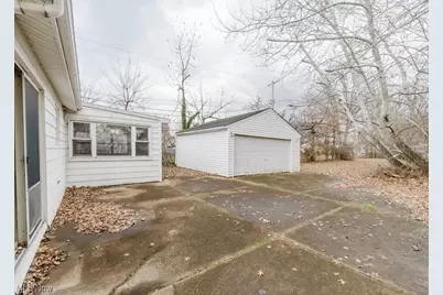 596 Terrace Plaza, Willowick, OH 44095 - Photo 2