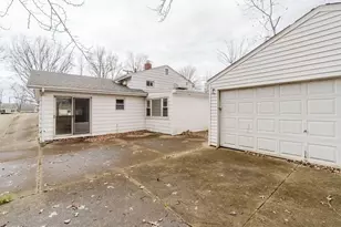 596 Terrace Plaza, Willowick, OH 44095 - Photo 4