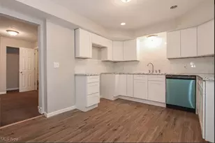 2177 W 31st St, Loveland, OH 44113 - Photo 6