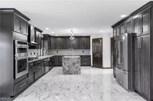 3189 Chardonnay Ln, Poland, OH 44514 - Photo 4