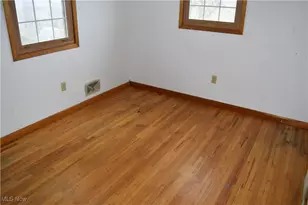 70392 Barton Rd, St Clairsville, OH 43950 - Photo 6