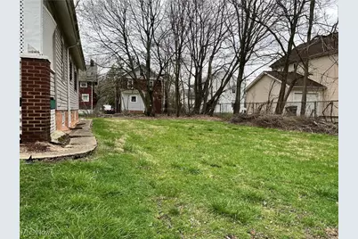 152 Regent Street, Youngstown, OH 44507 - Photo 2
