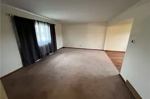 260 Scenery Dr, Weirton, WV 26062 - Photo 4