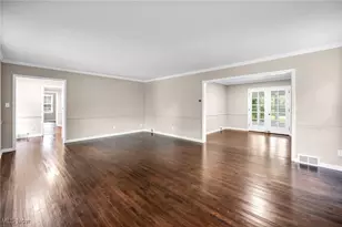 23580 Shaker Blvd, Huber Heights, OH 44122 - Photo 8