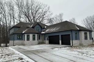 830 Club Dr W, Aurora, OH 44202 - Photo 2