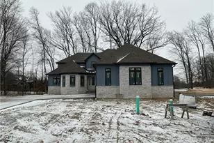 830 Club Dr W, Aurora, OH 44202 - Photo 8