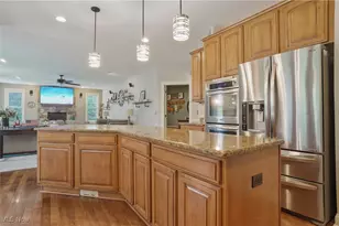 1302 Hillandale Dr, Akron, OH 44333 - Photo 16