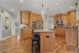 1302 Hillandale Dr, Akron, OH 44333 - Photo 14