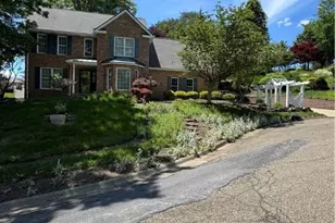 106 Toni Ln, St Clairsville, OH 43950 - Photo 2