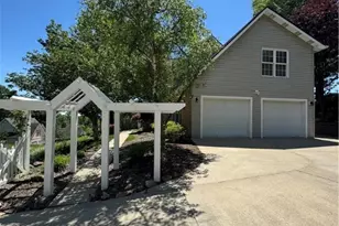 106 Toni Ln, St Clairsville, OH 43950 - Photo 6