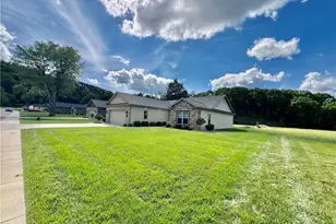 261 Vly Vw Dr, Weirton, WV 26062 - Photo 4