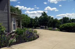 518 Hill St, Coshocton, OH 43812 - Photo 10