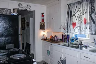 676 E 3rd St, Salem, OH 44460 - Photo 8