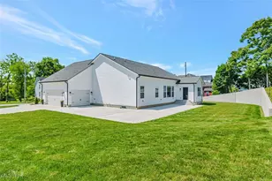 614 N 11th St, Cambridge, OH 43725 - Photo 8