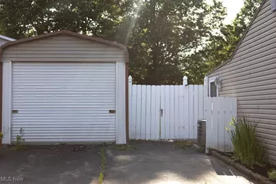 138 N Canfield Niles Road, Youngstown, OH 44515 - Photo 4