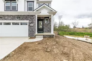 2105 Glenmont Dr, Brunswick, OH 44212 - Photo 2