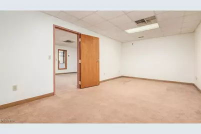 927 Wheeling Avenue, Cambridge, OH 43725 - Photo 36