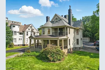 697 W Market Street, Akron, OH 44303 - Photo 2