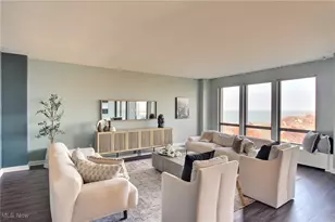 1 Bratenahl Pl, Bratenahl, OH 44108 - Photo 6