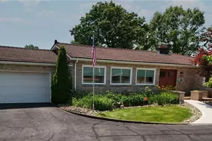 3901 Beaumont Dr, Weirton, WV 26062 - Photo 2