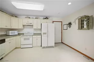 209 Greenbriar Ln, Dalton, OH 44618 - Photo 8