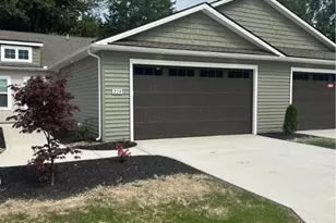 220 Alexander Dr, Elyria, OH 44035 - Photo 2