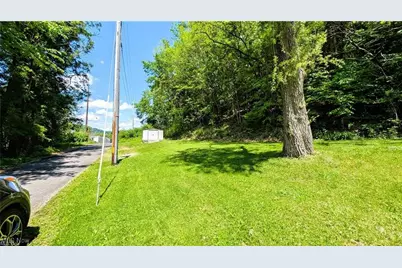 33 Alaska Avenue, Chester, WV 26034 - Photo 10