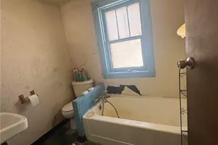 115 1/2 Ekey St, Steubenville, OH 43953 - Photo 6