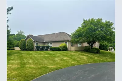 203 Willow Brook Drive NE, Warren, OH 44483 - Photo 1