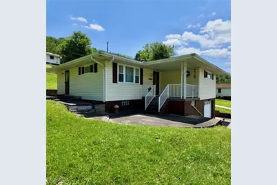 306 Frazier Street, Bellaire, OH 43906 - Photo 2