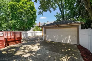359 Beechwood Dr, Akron, OH 44320 - Photo 8