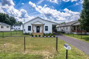 1318 21st St, Vienna, WV 26105 - Photo 2