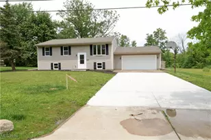 1273 Spruce Tree Ln, Amherst, OH 44001 - Photo 2
