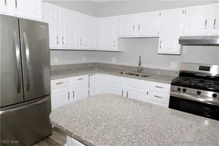 1273 Spruce Tree Ln, Amherst, OH 44001 - Photo 4