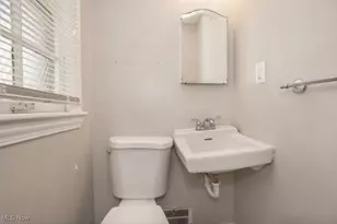 3575 Grosvenor Rd, Cleveland Heights, OH 44118 - Photo 12