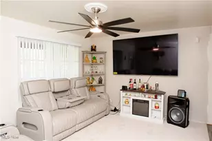 1863 Deerfield Ave SW, Warren, OH 44485 - Photo 4