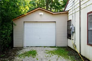 1863 Deerfield Ave SW, Warren, OH 44485 - Photo 24