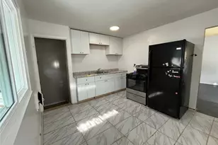 17005 Lipton Ave, Loveland, OH 44128 - Photo 8