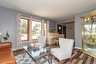 33091 Lakeshore Blvd, Eastlake, OH 44095 - Photo 10