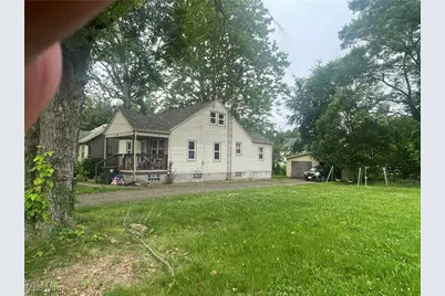 429 Gobel Avenue NE, Canton, OH 44704 - Photo 2