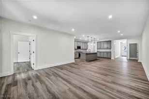 9055 Ledge View Ter, Grandview Heights, OH 44147 - Photo 8